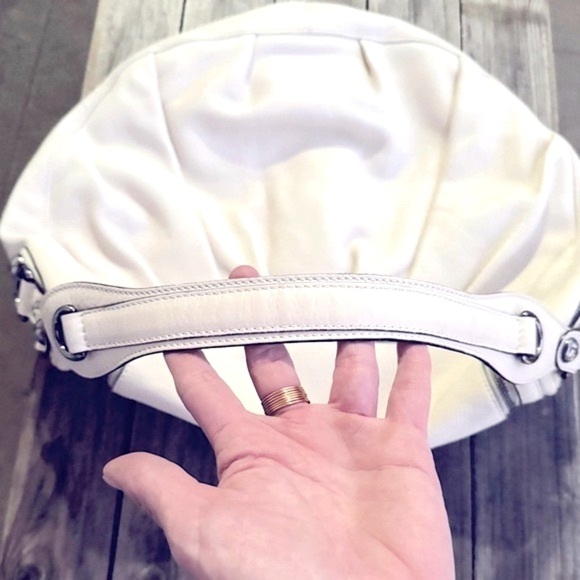 Stunning GUCCI Ivory Pebbled Calfskin Icon Bit Medium Shoulder Bag (EUC) - Picture 8 of 15